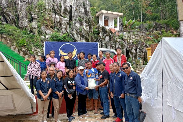 Peduli Bencana Tanah Longsor, NasDem Sulsel Gerak Cepat Salurkan Bantuan untuk Korban