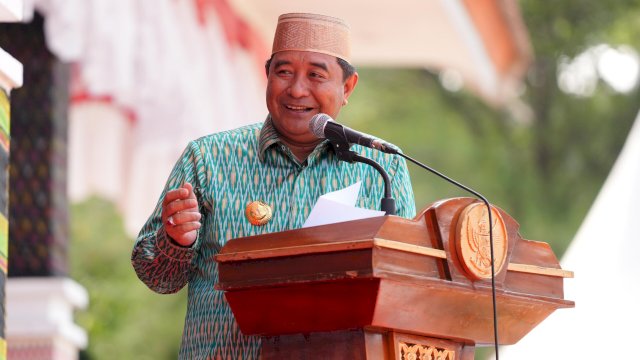 Pj Gubernur Sulsel Bahtiar Baharuddin Memberikan Sambutan Dalam Hari Jadi Kabupaten Wajo ke-625