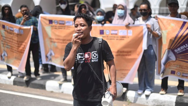 Koalisi Advokasi Jurnalis Sulsel Gelar Aksi Dami depan PN Makassar.