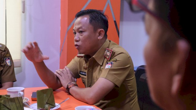 Plt Kepala DKP Makassar Alamsyah Sahabuddin saat Berkunjung di Kecamatan Rappocini.