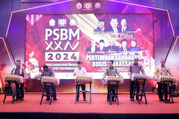 Danny Pomanto Tabuh Gendang pada Pembukaan PSBM XXIV