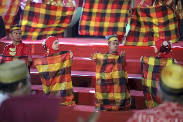 Kelompok Disabilitas Tampil Memukau di Gala Dinner PSBM XXIV dan Karnaval Kebudayaan Kota Makassar