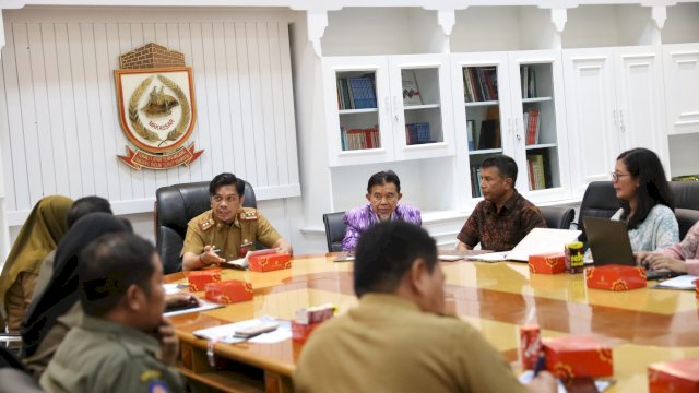 PJ Sekda Firman Pagarra Pimpin Rakor Penguatan Perda KTR.