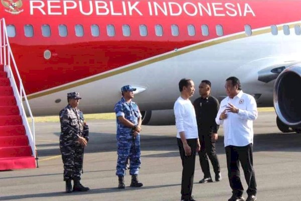 Presiden Jokowi Berbincang Akrab dengan Gobel saat Tiba di Gorontalo