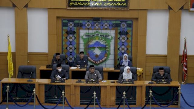Ketua DPRD Pangkep Haris Gani Terima Penyerahan LKPJ TA 2023 dari Pemkab Pangkep