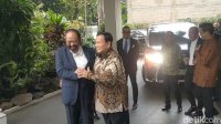 Rombongan NasDem Tiba di Kertanegara, Surya Paloh Langsung Dirangkul Prabowo Subianto