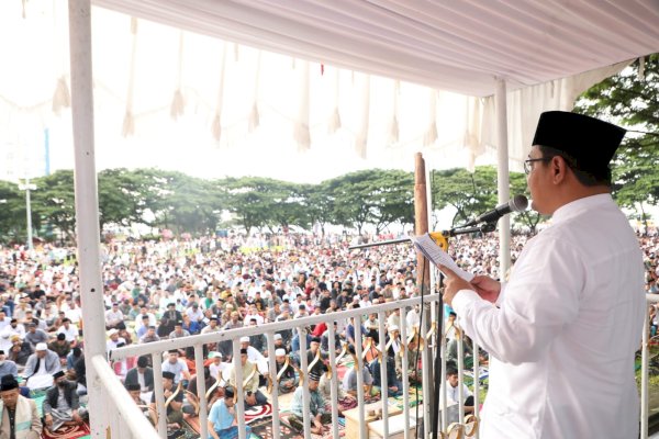 Hari Raya Idul Fitri 1445 H, Pj Bupati Bantaeng Tunaikan Sholat Ied bersama Masyarakat