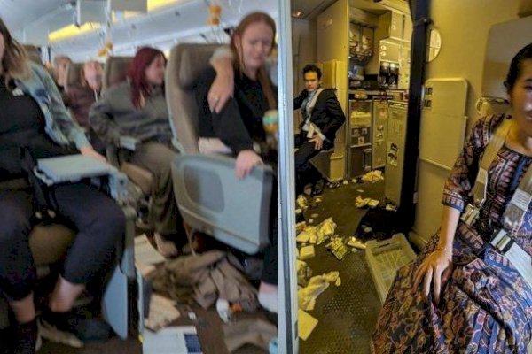 Pesawat Singapore Airlines Alami Turbulensi Hebat di Udara: Terpental ke Atas lalu Terbanting ke Bawah