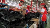 233 Karyawan Sepatu Bata Kena PHK