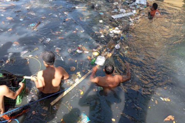 Dinas PU Makassar Bareng BBWS Pompengan Kolaborasi Bersihkan Kanal Kandea