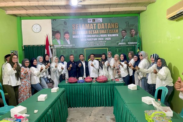 Gass! Tasming Hamid Kembalikan Formulir Pendaftaran ke PPP dan PDIP, Diantar Rekan NasDem-Komunitas Perempuan Pendukung TSM ‘Bestie’