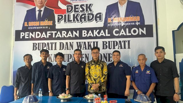 Ketua DPD NasDem Bone, Haji Muhammad, dan jajaran pengurus Nasdem Bone Terima Pendaftaran Cakada Andi Rio.