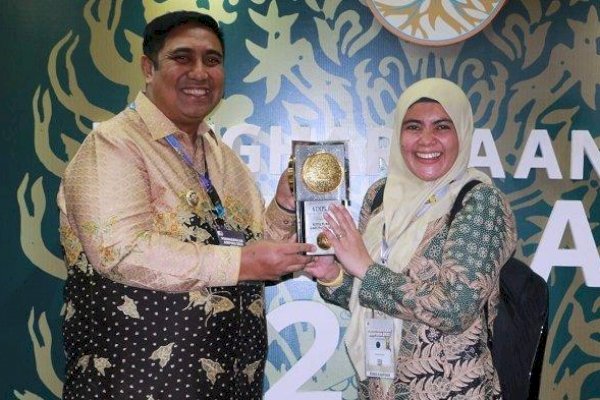 Didampingi Wabup, Bupati Maros Terima Penghargaan Adipura ke-8 