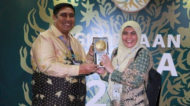 Didampingi&nbsp;Wabup,&nbsp;Bupati Maros&nbsp;Terima Penghargaan Adipura ke-8&nbsp;