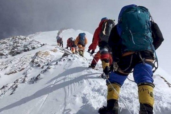 Pendaki Perempuan asal Indonesia Marista Rita Sinaga Meninggal di Gunung Everest