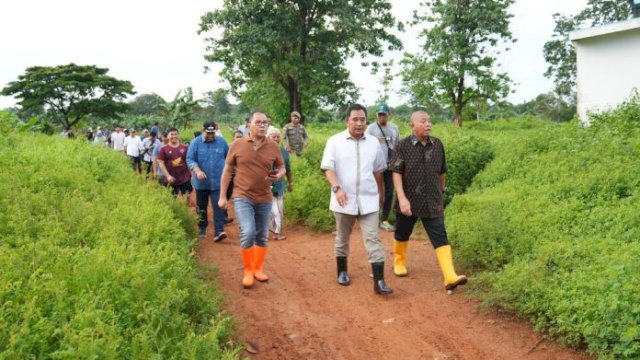 Pj Gubernur, Wali Kota dan Bupati Maros Kompak Tinjau Lahan Stadion di Makassar