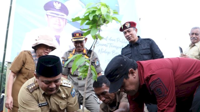 Peringati Hari Bumi Sedunia, Pj. Bupati Bantaeng Imbau Masyarakat Menanam Pohon