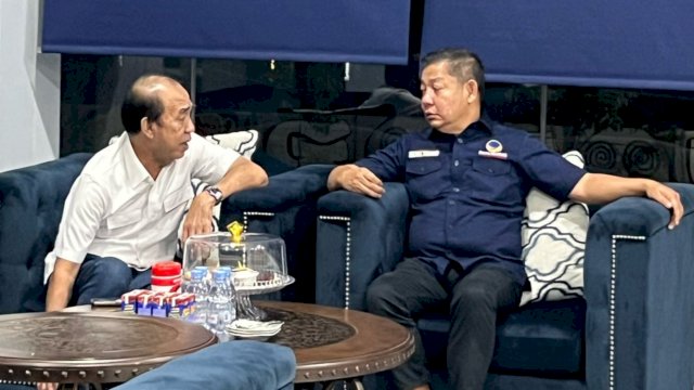 Ketua PAN Sulsel Ashabul Kahfi (kiri) Bertemu Ketua DPW NasDem Sulsel Rusdi Masse (kanan) di NasDem Tower.