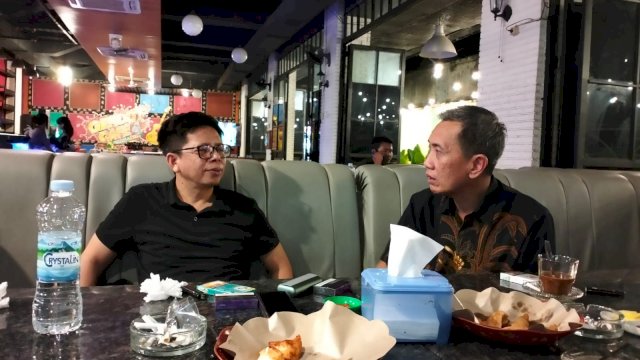 Eks Wabup Bulukumba Tomy Satria Yulianto (kiri) Bersama Ketua DPD NasDem Bulukumba Arum Spink (kanan)