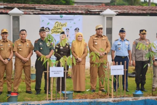 Peringati Hari Bumi, Bupati Maros Bersama Segenap Jajarannya Lakukan Aksi Penanaman Bibit Pohon Serentak