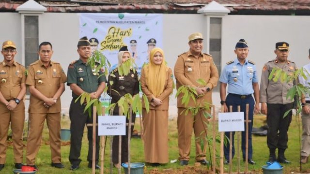 Peringati Hari Bumi, Bupati Maros Bersama Segenap Jajarannya Lakukan Aksi Penanaman Bibit Pohon Serentak