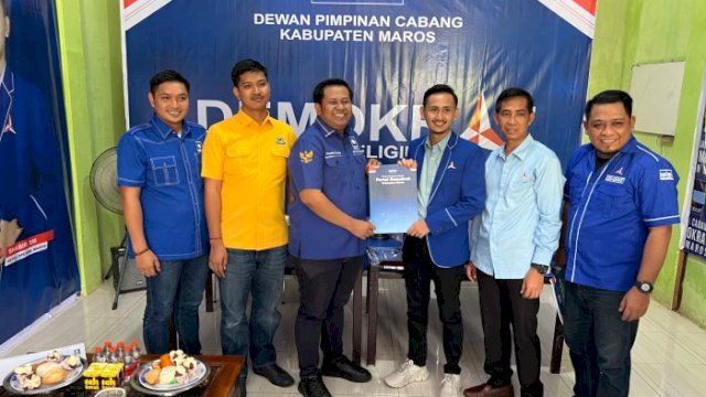 Chaidir Syam-Suhartina Bohari Resmi Ambil Formulir di Partai Demokrat Maros
