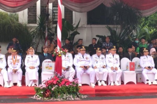 Bupati Maros Chaidir Syam Hadiri Upacara Hari Otonomi Daerah di Surabaya