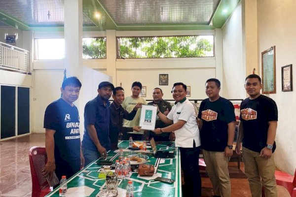 Chaidir Syam – Suhartina Bohari Ambil Formulir Pilkada di PKB Maros