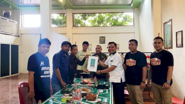 Chaidir Syam &ndash; Suhartina Bohari Ambil Formulir Pilkada di PKB Maros