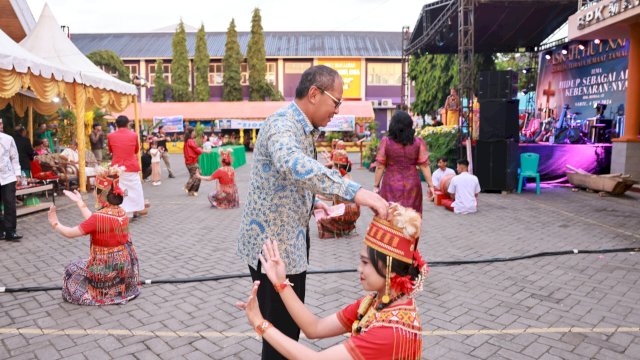 Danny Pomanto Hadiri Perayaan Paskah Gereja Toraja Jemaat Tamalanrea.(F-HUmas)