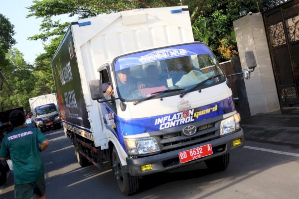 Kolaborasi Pemkot Makassar-IKA Unhas Peduli Boyong 3 Truk Bantuan Korban Banjir Sulsel