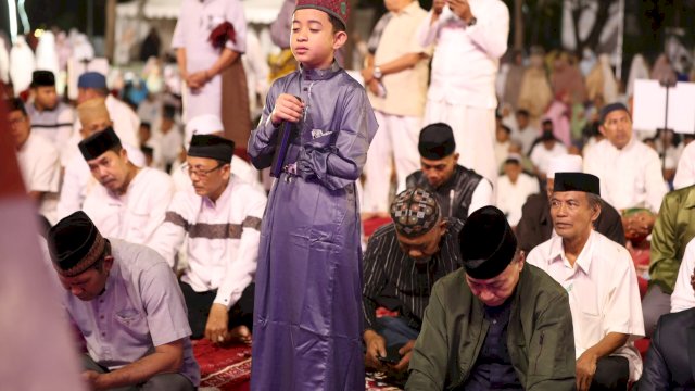 Rifaat, Bocah 7 Tahun yang Azan di Salat Subuh Berjemaah Pemkot Makassar.