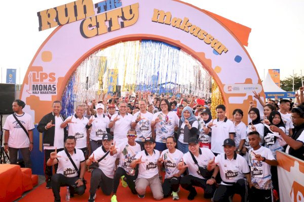 Berlabuh di Makassar, Danny Pomanto Lepas Peserta Monas Half Marathon 2024