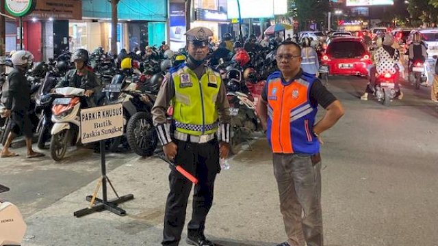 PD Parkir Makassar Pantau dan Beri Edukasi Jukir Boulevard.