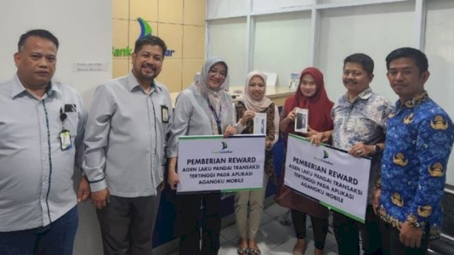 Bank Sulselbar Beri Reward untuk Dua Warga Bulukumba.(F-INT)