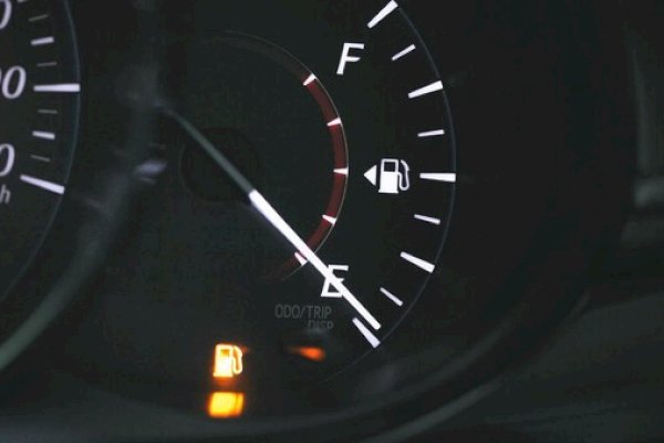 Indikator Bensin Menyala, Mobil Masih Bisa Melaju Berapa Km?