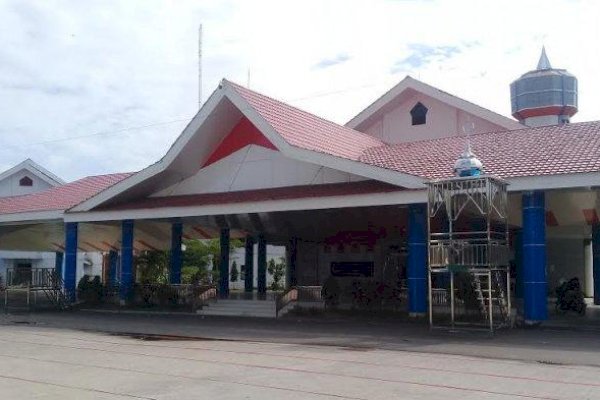 Khatib dan Imam Salat Id di Lapangan Pallantikang