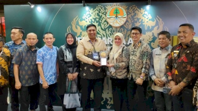 Terima Piala Adipura ke-8, Bupati Chaidir Syam: Bahu Membahu Bersihkan Maros