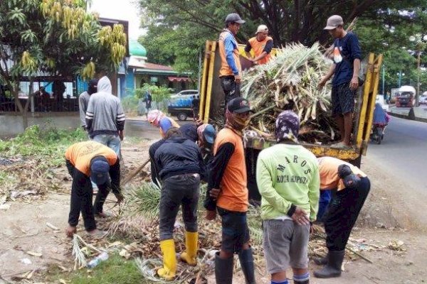 Tenaga Kebersihan Pejuang Adipura di Maros Dapat THR