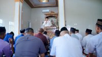 Bupati Pangkep Yusran Bagikan Sembako di Desa Pitue