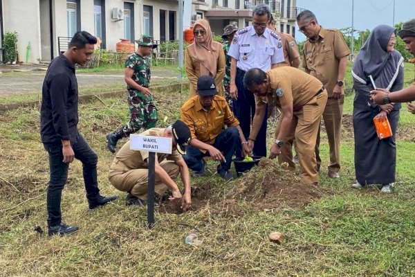 Peringati Hari Bumi, Pemkab Pangkep Tanam 1.000 Pohon