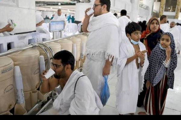 Dear Jemaah, Zamzam Dilarang Masuk Koper-Akan Dapat 5 Liter Setiba di Asrama