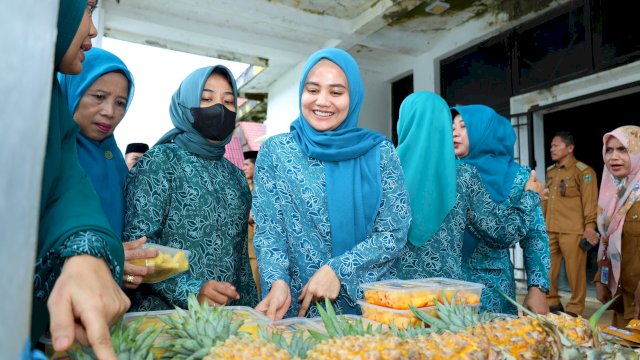 Dokter Ulfa Gencarkan Gerakan Pangan Murah di Barru.