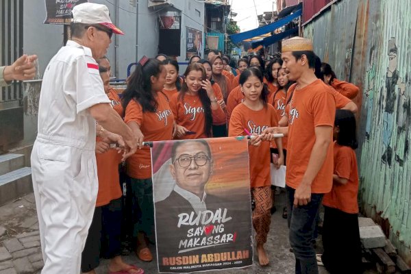 Warga Makassar Ramai-ramai Jalan Kaki Masuk Lorong Sosialisasikan Rusdin Abdullah Jadi Walikota