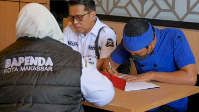 Tim Bidang Pajak dan Pengawasan Bapenda Makassar Lakukan Aksi Penertiban Pajak Restoran