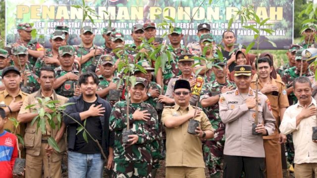 Pj Bupati Bantaeng Apresiasi Penanaman Pohon Buah di Wilayah Kodim 1410/Bantaeng