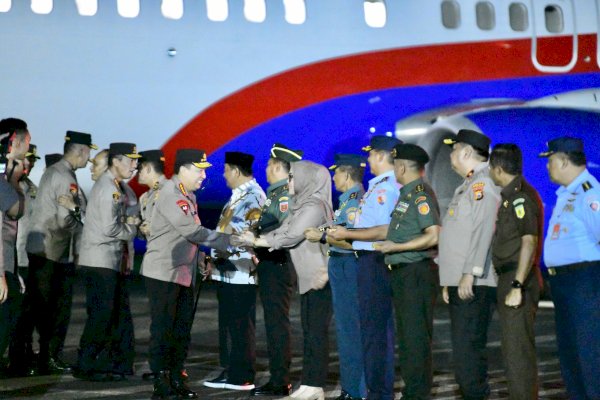 Ina Kartika Bersama Jajaran Forkopimda Sambut Kedatangan Kapolri di Sulsel