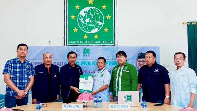 Tim Bakal Calon Bupati Pinrang Andi Irwan Hamid Mengambil Formulir Cakada di Partai PKB.