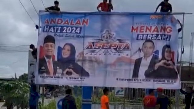 Salah Satu Baliho Bergambar Syaharuddin Alrif - Nurkana'ah Terpasang di Sejumlah Lokasi di Kabupaten Sidrap.