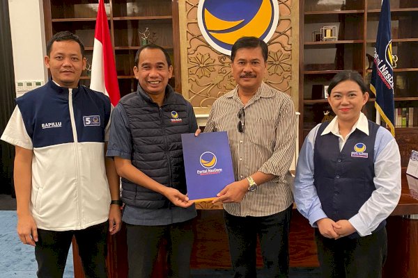 NasDem Serahkan Rekomendasi Nicodemus-Darma Lelepadang Berpasangan di Pilkada Toraja 2024   